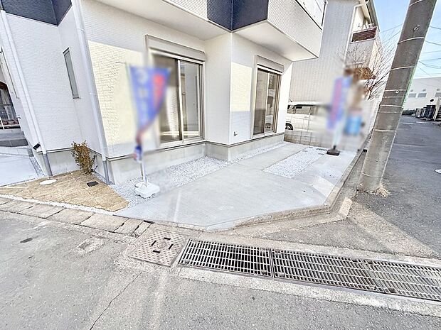 【前面道路含む現地写真】■新しい時代の息吹を感じる、心地よい環境