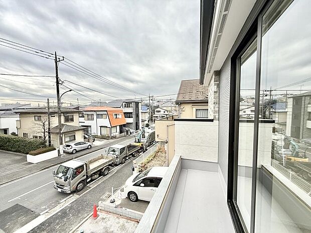 【バルコニー】■ 朝のコーヒーや夜の星空を楽しむ、癒しの場所