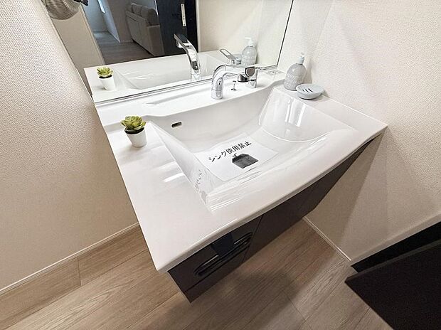 【ハンドシャワー付洗面台】■手洗いや顔を洗う時も快適に使える便利なシャワー