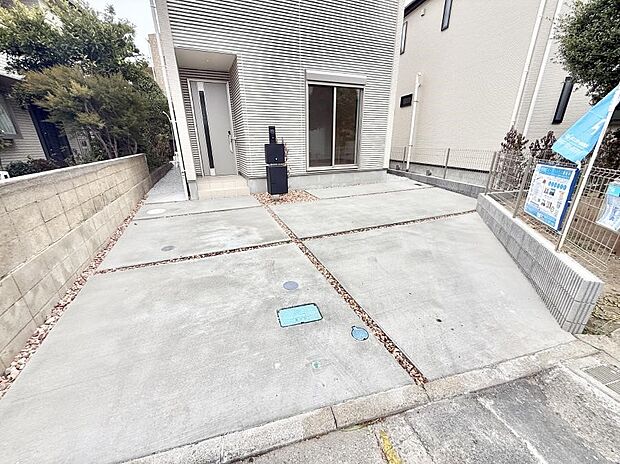 【駐車場】■来客時も安心!カースペース2台可