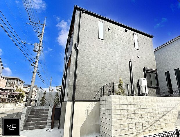 【現地外観写真】■暮らしを彩る充実した設備仕様が備わった住まい