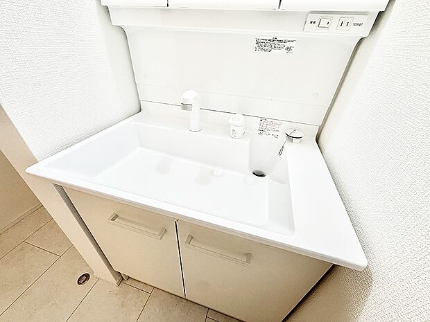 【ハンドシャワー付洗面台】■手洗いや顔を洗う時も快適に使える便利なシャワー