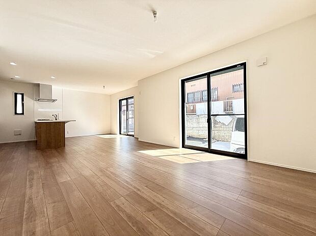 【リビング】■光と風を感じる、リラックスできる空間