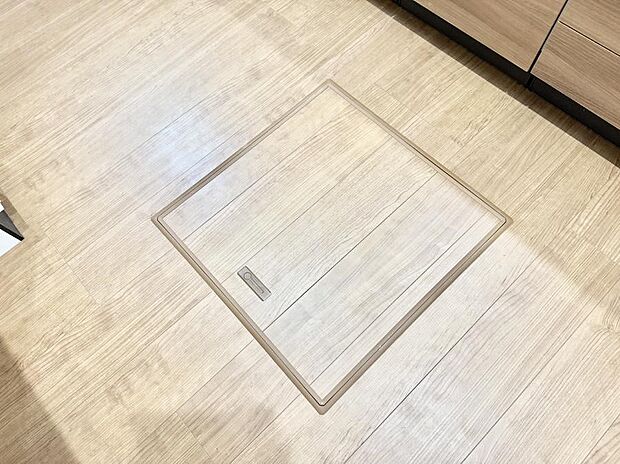 【床下収納】■季節物など簡単に収納でき便利