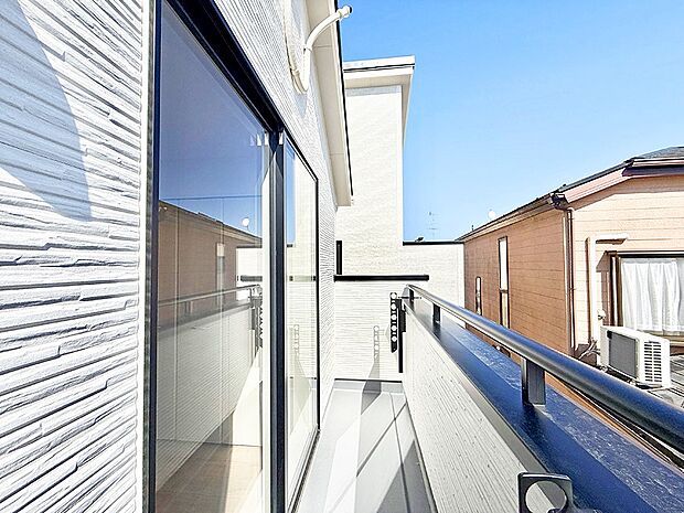 【バルコニー】■ 自然を身近に感じる、開放的なバルコニー