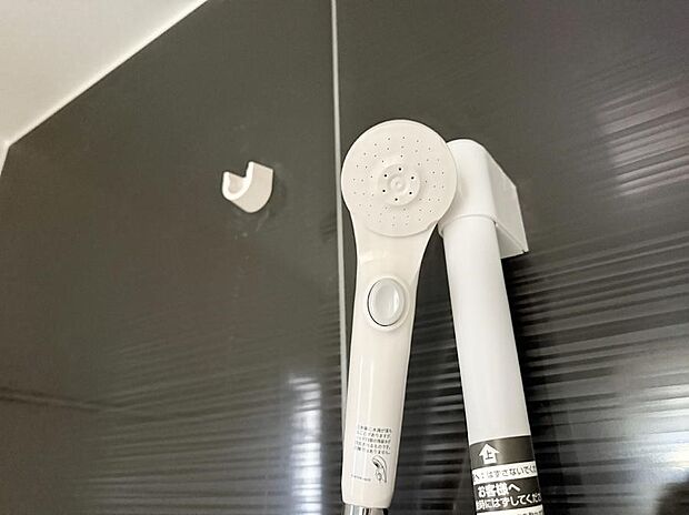 【止水シャワーヘッド】■わざわざシャワー水栓のレバーまで手を伸ばす必要がなく、簡単に止水できる