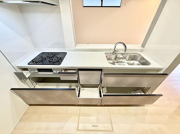 【キッチン】■アイデア広がる、クリエイティブな料理空間