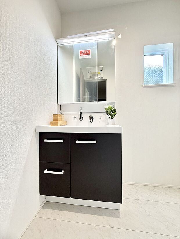 【洗面台・洗面所】■朝の準備がスムーズにできる広さです