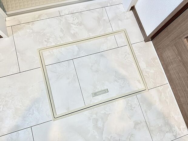 【床下収納】■隠れた収納スペースで家全体がスッキリ