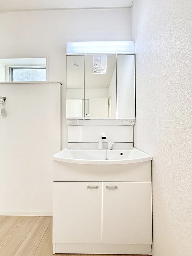 【洗面台・洗面所】■家族みんなが使いやすい配置です