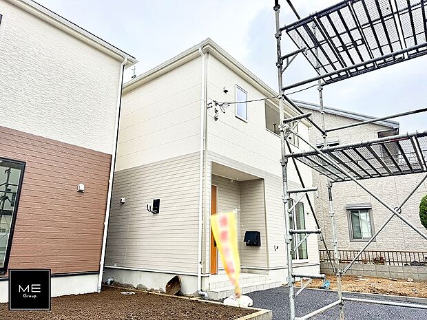 【現地外観写真】■暮らしを彩る充実した設備仕様が備わった住まい