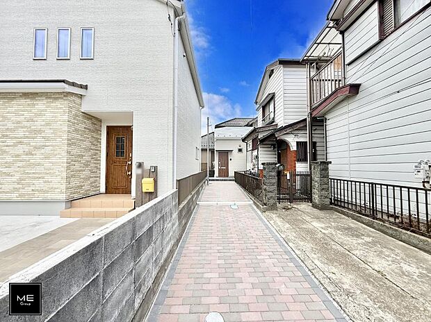 【現地外観写真】■暮らしを彩る充実した設備仕様が備わった住まい