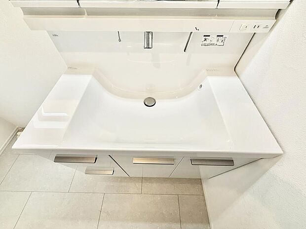 【ハンドシャワー付洗面台】■手洗いや顔を洗う時も快適に使える便利なシャワー