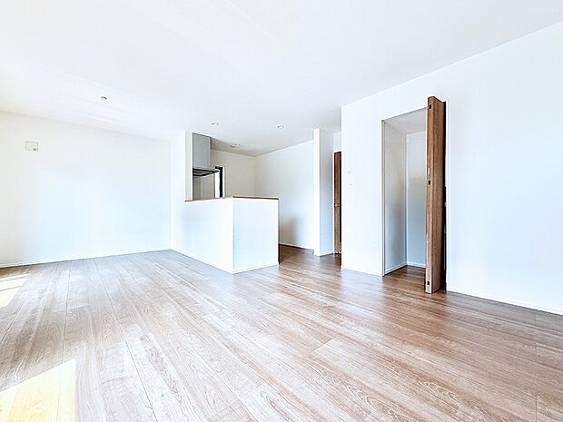 【リビングダイニング】■シンプルだけど贅沢、大切な人と過ごす心がほどける空間