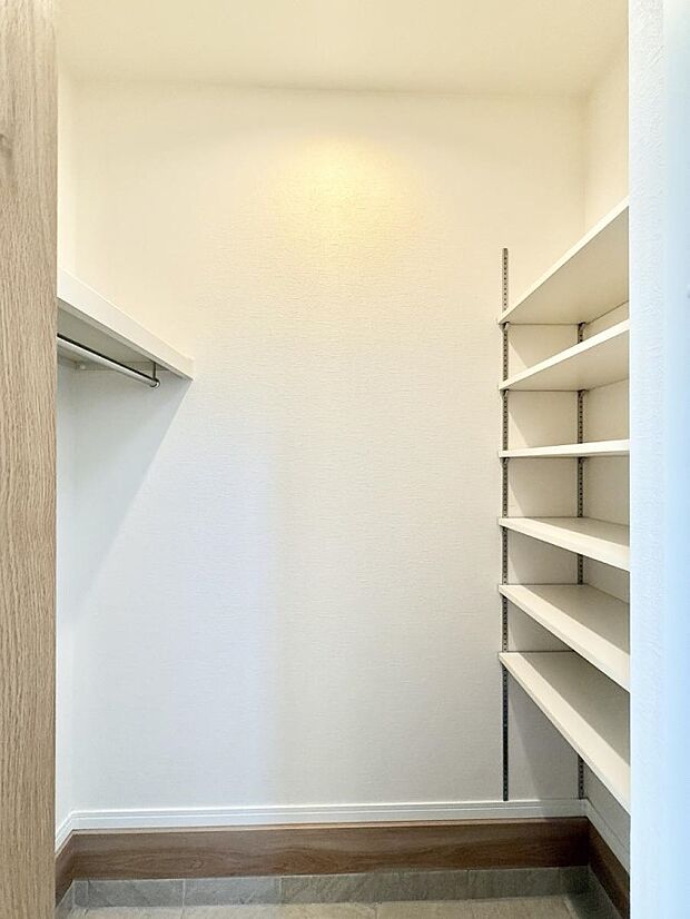 【収納】■シューズインクローゼット付なので、外で使う物をまとめて収納、すっきり玄関に