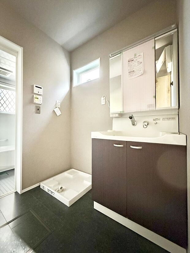 【洗面台・洗面所】■朝の準備がスムーズにできる広さです