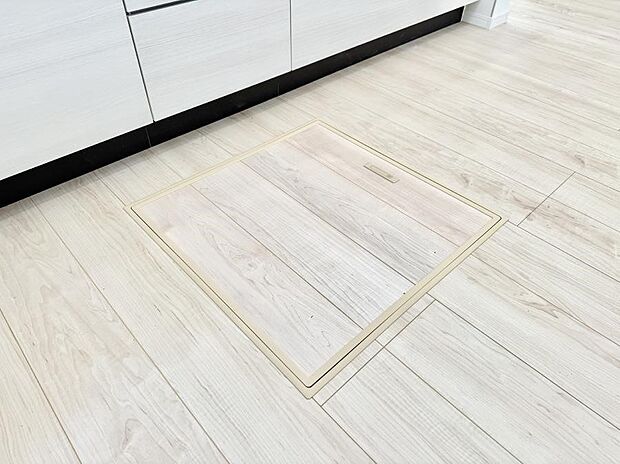 【床下収納】■隠れた収納スペースで家全体がスッキリ