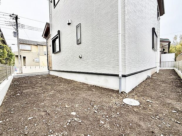 【現地外観写真】■暮らしを彩る充実した設備仕様が備わった住まい