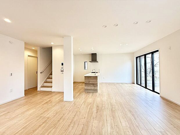 【リビング】■家族の時間を彩る、快適で癒される空間