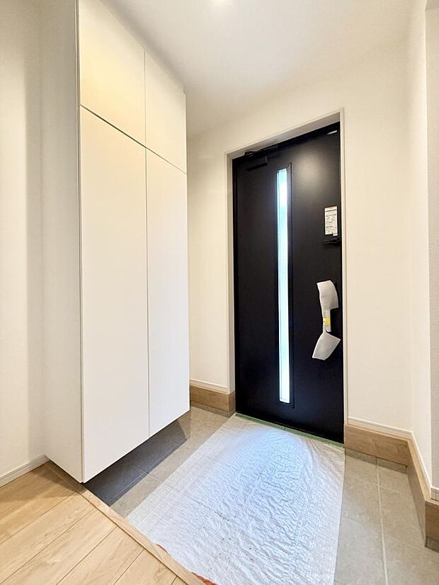 【玄関】■ シンプルで美しく、快適な暮らしの入り口