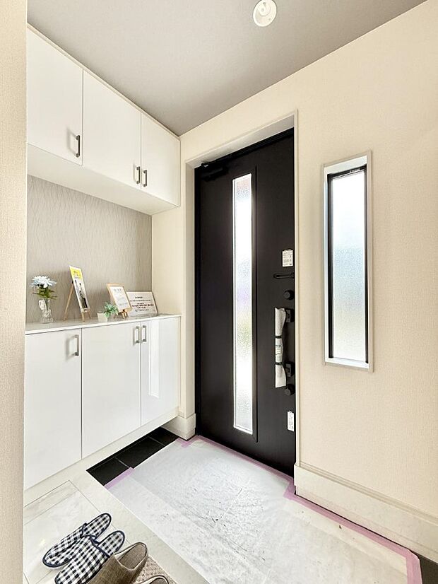 【玄関】■ シンプルで美しく、快適な暮らしの入り口