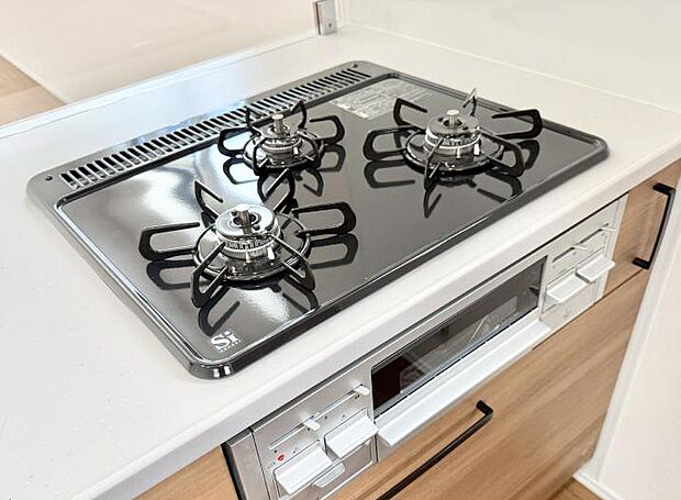 【3口ガスコンロ】■一度に多くの料理ができ便利で効率的