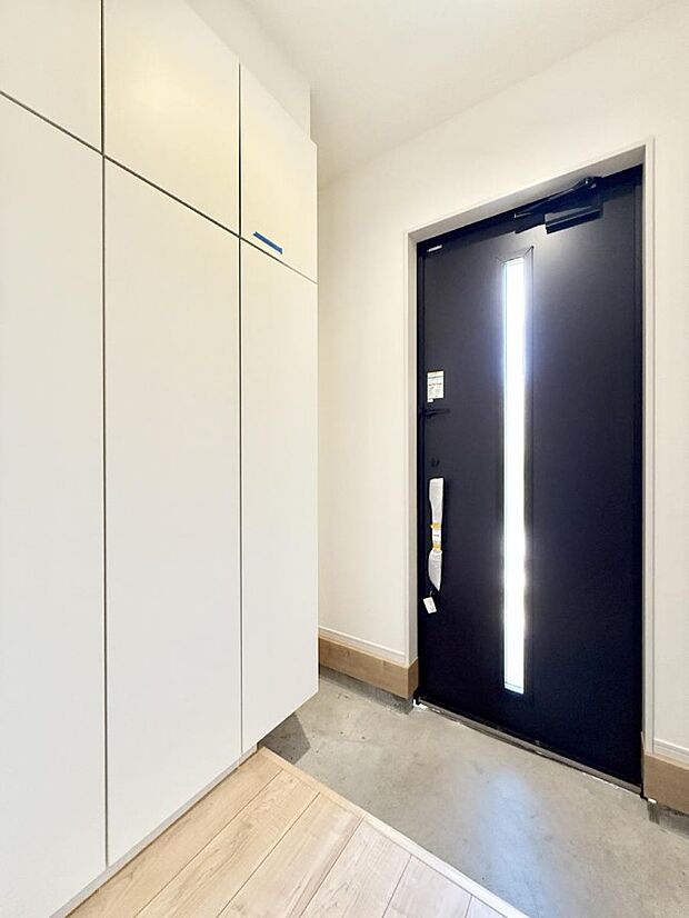 【玄関】■ シンプルで美しく、快適な暮らしの入り口