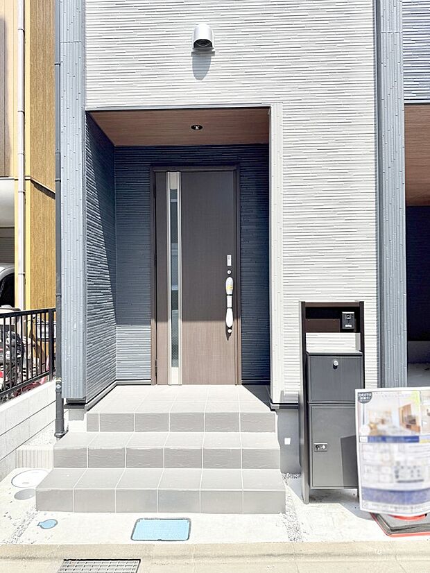 【玄関】1号棟 ■ シンプルで美しく、住まいの第一印象を彩る玄関です