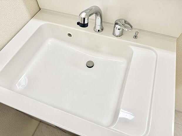 【ハンドシャワー付洗面台】■手洗いや顔を洗う時も快適に使える便利なシャワー