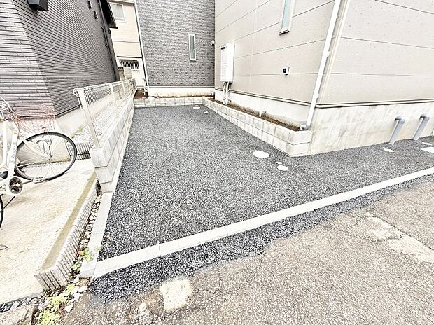 【駐車場】1号棟 ■自宅にカースペースがあると助かります