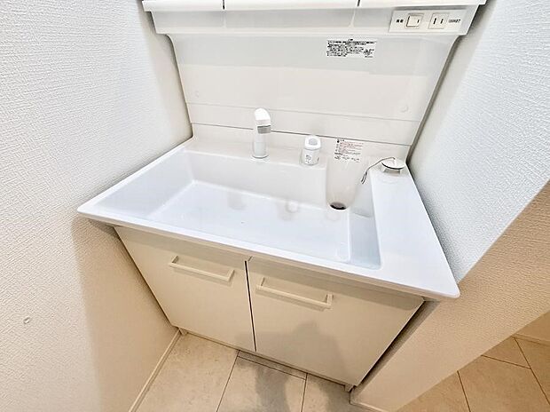 【ハンドシャワー付洗面台】■手洗いや顔を洗う時も快適に使える便利なシャワー