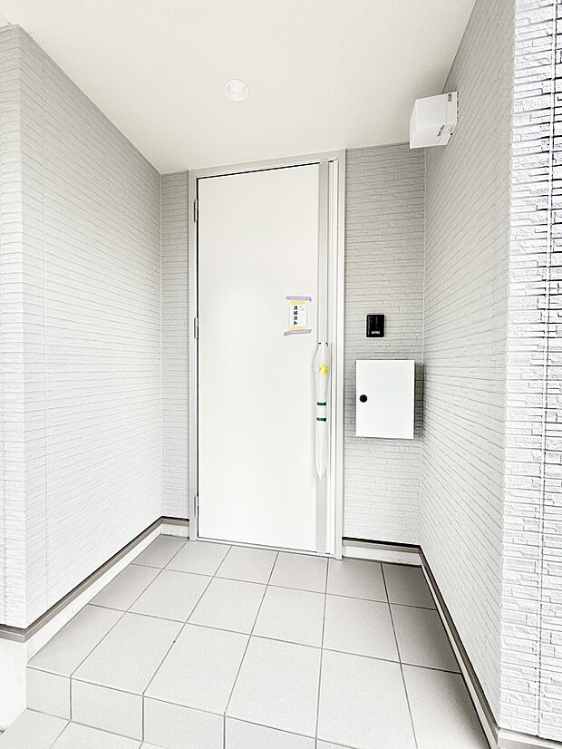 【玄関】■ 帰るたびにホッとする、安心感のある佇まい