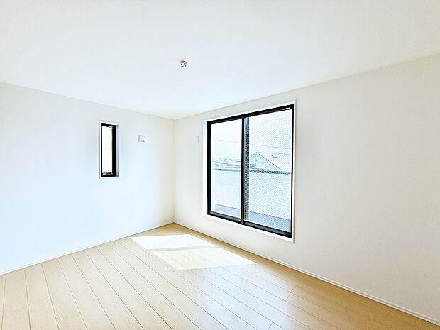 【寝室】1号棟  ■家具をうまく配置すれば広々とした空間を使い動きやすく、リラックスした時間が過ごせます