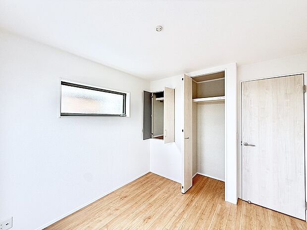 【リビング以外の居室】1号棟  ■落ち着いた色合いのお部屋で穏やかな時間を楽しめます
