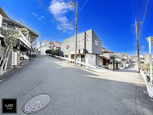 【前面道路含む現地写真】■ 帰るたびにホッとする、安心感のある佇まい