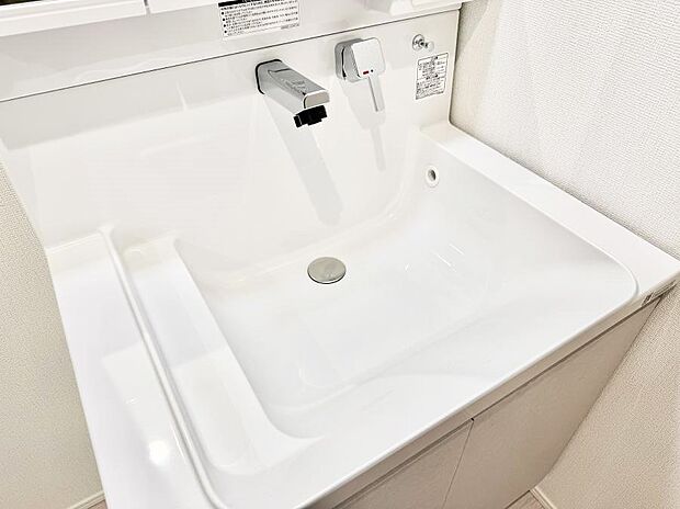 【ハンドシャワー付洗面台】■手洗いや顔を洗う時も快適に使える便利なシャワー