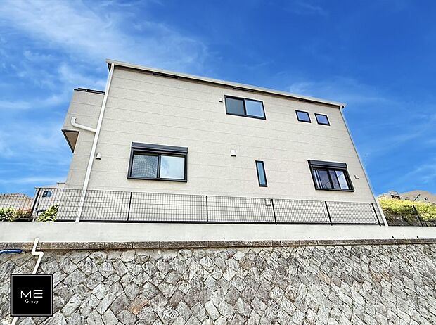 【現地外観写真】■家族みんなが笑顔で過ごせる、安心感のある住まい