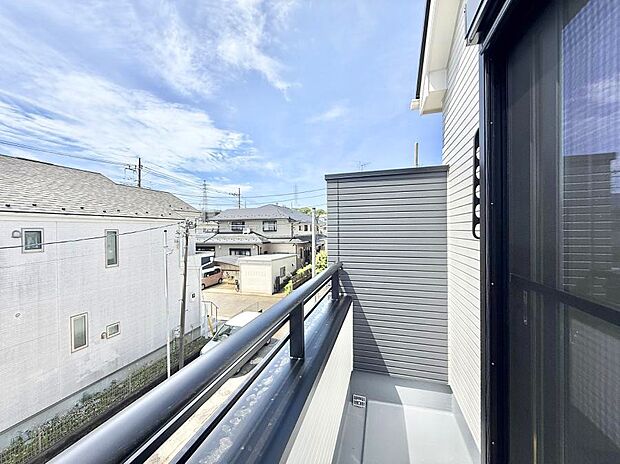 【バルコニー】3期  ■ 季節の移ろいを感じられる開放的な空間です