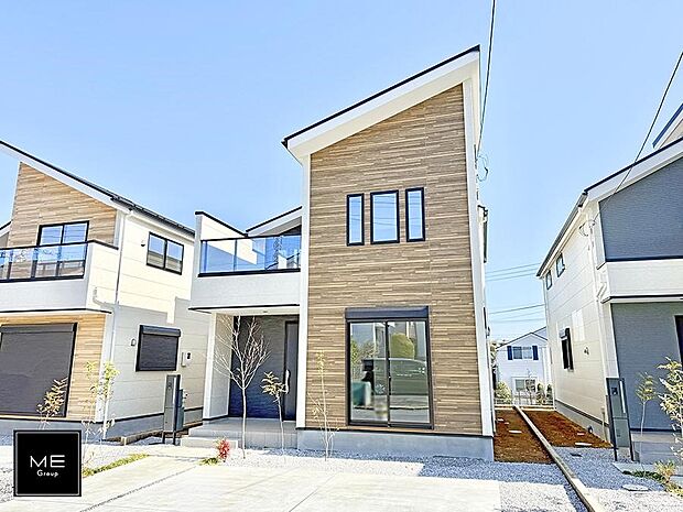 【現地外観写真】2号棟  ■暮らしを彩る充実した設備仕様が備わった住まい
