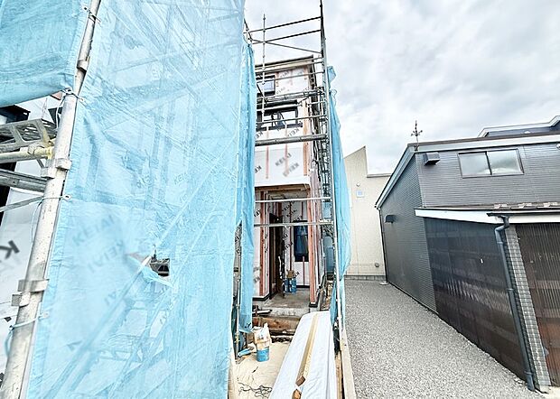 【現地外観写真】1号棟  ■家族みんなが笑顔で過ごせる、安心感のある住まい