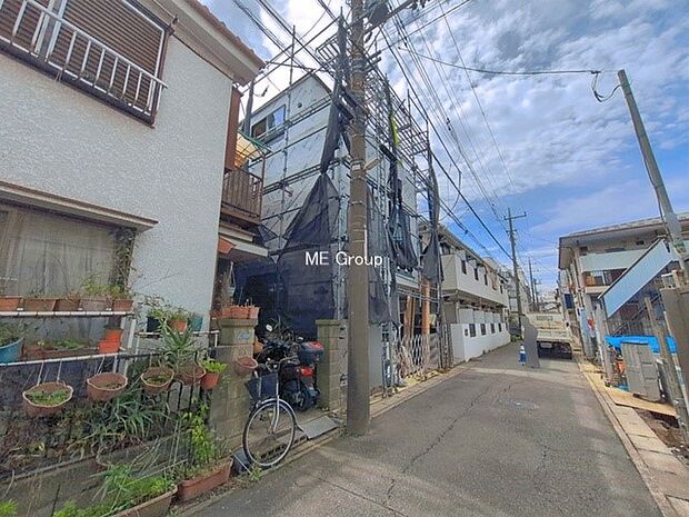 【前面道路含む現地写真】■優雅なラインが、毎日を引き立てます