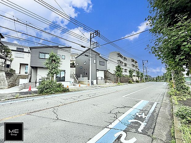 【前面道路含む現地写真】■この道を歩けば、毎日が少し特別になる