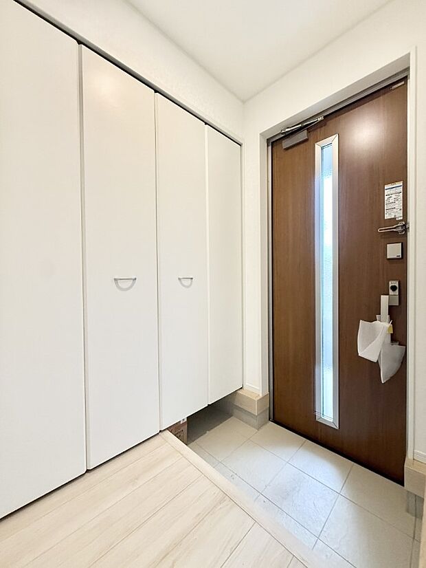 【玄関】1号棟 ■ ここから始まる一日、すっきり整った玄関