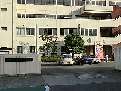 伊勢原市立伊勢原中学校 700m(9分)