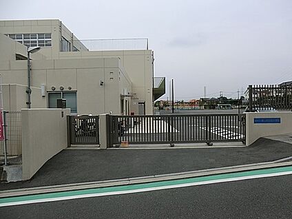 横浜市立美しが丘西小学校 550m(7分)