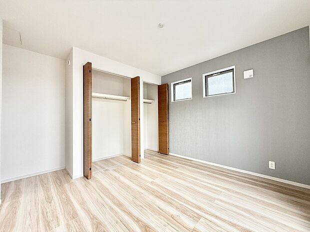 【リビング以外の居室】1号棟 ■落ち着いた雰囲気のお部屋で心が安らぐ空間