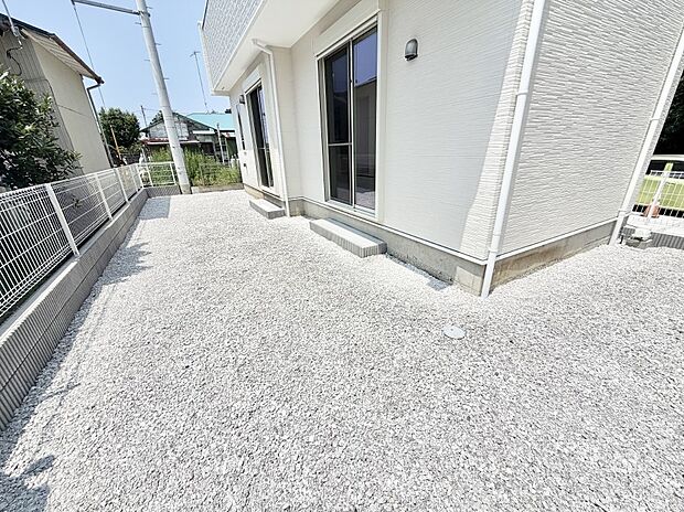 【庭】1号棟 ■暮らしに潤いを与える、緑が取り入れられた住まいです