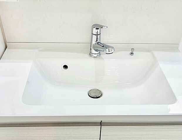 【ハンドシャワー付洗面台】■手洗いや顔を洗う時も快適に使える便利なシャワー