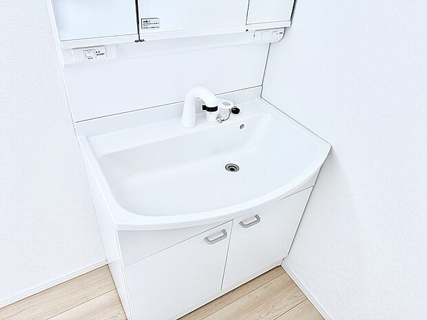 【ハンドシャワー付洗面台】■手洗いや顔を洗う時も快適に使える便利なシャワー