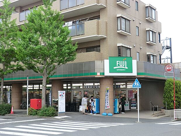 FUJI五月台店(約517m・徒歩7分)
